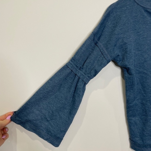 BAEA Flare Sleeve Thermal V-Neck Women's T-shirt In Denim Blue - Picture 3 of 7